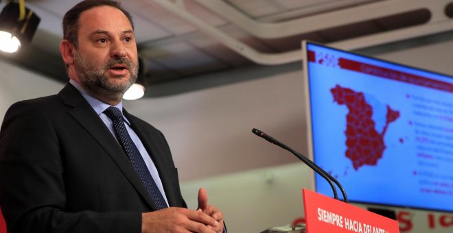 El secretario de Organización del PSOE y ministro de Fomento en funciones, José Luis Ábalos, durante una rueda de prensa en la sede de Ferraz sobre actualidad política. EFE/Fernando Alvarado