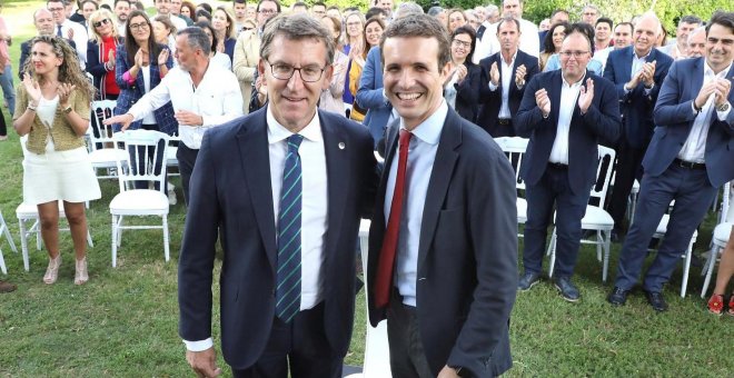 Pablo Casado junto al presidente de la Xunta de Galicia, Alberto Núñez Feijóo en Santiago de Compostela. EFE