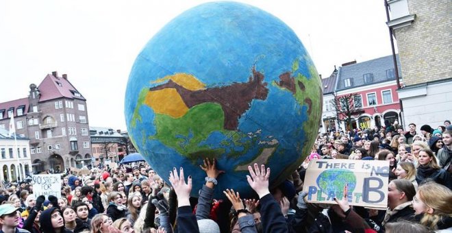 Estudiantes de todo el mundo reivindicando una mayor acción política contra el cambio climático. EFE