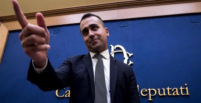 El líder del Movimiento 5 Estrellas, Luigi Di Maio, anuncia los resultados de la votación de sus bases, que han apoyado formar un gobierno con el Partido Democrático. /EFE