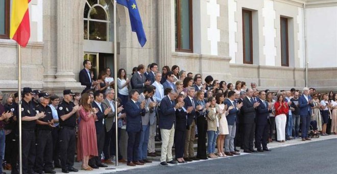 Concentración en protesta contra el triple crimen de Valga (Pontevedra). (EFE)