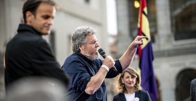 El portavoz de Equo en el Congreso, Juantxo López de Uralde; con la diputada de Galicia en Comú, Yolanda Díaz; y con el diputado de En Comú Podem, Jaume Asens / Daniel Gago - Podemos