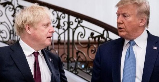 El primer ministro británico, Boris Johnson, y el presidente de EEUU, Donald Trump, tras un encuentro bilateral en el marco de la cumbre del G7 en Biarritz. REUTERS