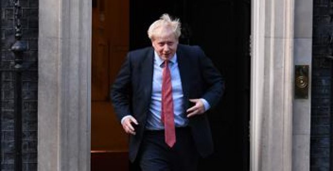 El primer ministro britanico, Boris Johnson, en la entrada del número 10 de Downing Street, en Londres. EFE/EPA/NEIL HALL