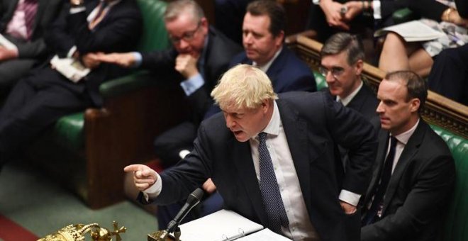 El primer ministro británico, Boris Johnson, durante un debate en la Cámara de los Comunes.- EFE