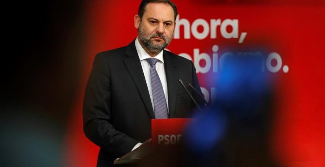 El Secretario de Organización del PSOE y ministro de Fomento en funciones José Luis Ábalos, durante la rueda de prensa esta mañana en la sede de Ferraz en Madrid. /EFE