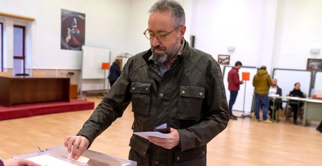 10/11/2019.- El cabeza de lista de Ciudadanos al Congreso de los Diputados por Toledo, Juan Carlos Girauta, ejerce su derecho a voto hoy domingo 10 de noviembre en Toledo.- EFE/Ismael Herrero