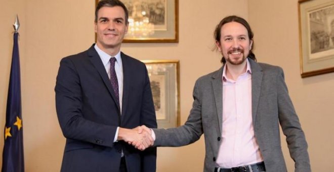 Pedro Sánchez y Pablo Iglesias minutos antes de firmar el preacuerdo de Gobierno PSOE-UP. /@PSOE