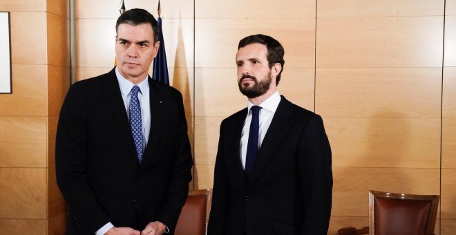 El líder del PP, Pablo Casado, se reúne con el presidente del Ejecutivo en funciones, Pedro Sánchez, en el Congreso. Fuente: PP