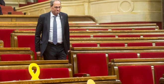 04/01/2020.- El presidente de la Generalitat Quim Torra abandona el hemiciclo tras el pleno extraordinario del Parlamento de Catalunya. / EFE - QUIQUE GARCÍA
