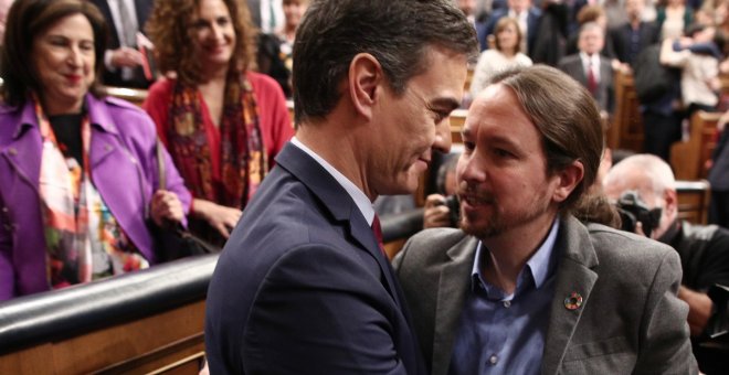Pedro Sánchez y Pablo Iglesias durante la investidura en la que fue elegido presidente el candidato socialista. / Eduardo Parra - Europa Press