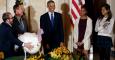 Barack Obama, junto a sus hijas Sasha y Malia, durante la ceremonia de indulto al pavo.