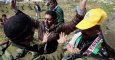 Soldados israelíes detienen a dos palestinos en la localidad cisjordana de Massrah. -