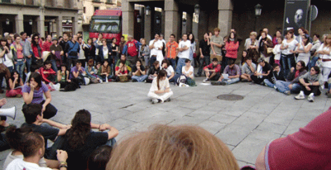 Asamblea en una plaza de Segovia.