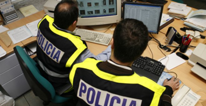 Imagen de archivo de agentes españoles de la Brigada de Investigación Tecnológica (BIT) del Cuerpo Nacional de Policía. - Monica Patxot