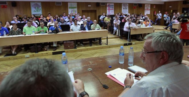 El secretario general de CCOO, Ignacio Fernández Toxo, durante la constitución de una cumbre social convocada por su sindicato y por UGT para buscar apoyos frente a los ajustes aprobados por el Gobierno, este miércoles.-