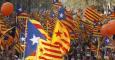 Manifestantes portan esteladas en la última Diada/AFP