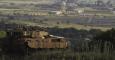 Un tanque israelí toma posición junto al pueblo sirio de Ber Ajam.