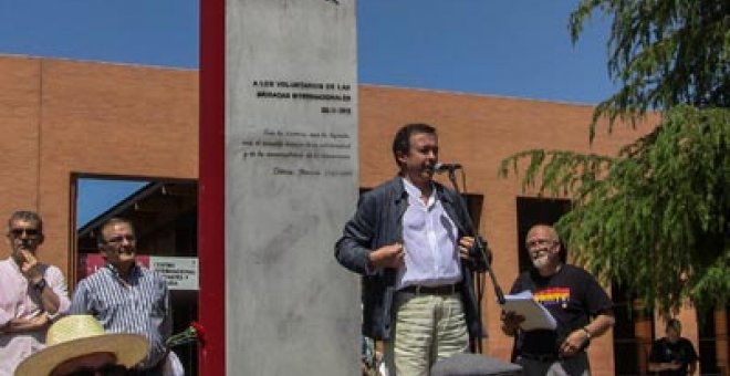 El rector de la Universidad Complutense, José Carrillo, en el acto organizado el pasado 15 de junio ante el monumento a los brigadistas internacionales. AABI