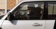 La bloguera saudí Eman al-Nafjan conduciendo un coche por Riad.