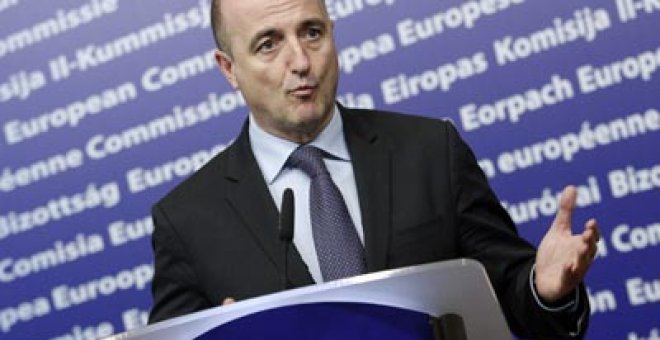El ministro de Industria, Miguel Sebastián, durante la rueda de prensa de ayer en Bruselas.