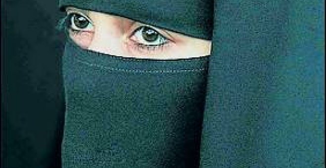 Una mujer con niqab.