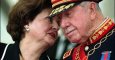 Augusto Pinochet y Lucía Hiriart durante la ceremonia de entrega de mando del ejército chileno, el 10 de marzo de 1998.