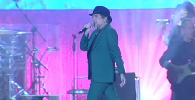 El cantautor Joaquín Sabina supera su miedo escénico producido en Madrid en su concierto en la capital catalana