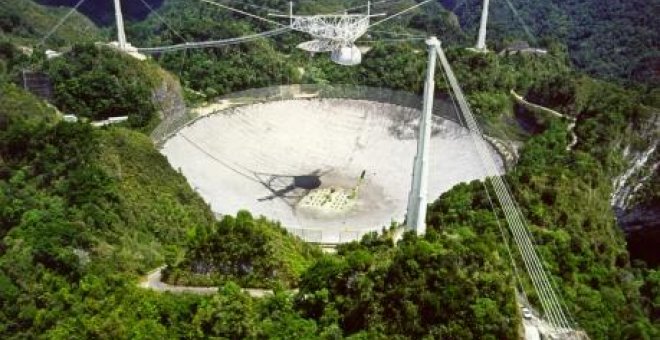El telescopio de Arecibo (Puerto Rico) rastrea el espacio buscando vida inteligente.