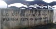 Pintada con tintes yihadistas que ha aparecido en la fachada de la estación de autobuses de la localidad onubense de Lepe. / FERMÍN CABANILLAS / EFE