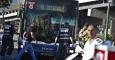 Agentes de Policía investigan el ataque en un autobús en Tel Aviv. /REUTERS