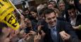 Alexis Tsipras, rodeado de seguidores antes de un acto de campaña. - REUTERS