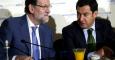 El presidente del PP andaluz, Juan Manuel Moreno (derecha), junto al presidente del Gobierno, Mariano Rajoy, momentos antes de pronunciar hoy una conferencia en un desayuno informativo. (EFE/ CHEMA MOYA)