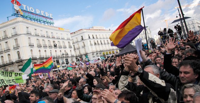 Decenas de miles de personas abarrotan la Puerta del Sol de Madrid, convocados por Podemos a la Marcha del Cambio. -JAIRO VARGAS