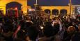 Cientos de aficionados protestan ante la Policía por no poder entrar a un estadio de fútbol en El Cairo. /REUTERS