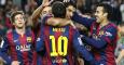 Messi celebra con sus compañeros su triplete contra el Levante. /REUTERS