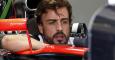 Fernando Alonso subido en el monoplaza de McLaren en su box en Sepang. /REUTERS