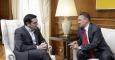 El primer ministro griego, Alexis Tsipras, charla con el presidente de Gazprom, Alexéi Miller, durante su encuentro en Atenas este martes. - EFE