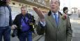 Nigel Farage saliendo de depositar su voto en un colegio electoral. /REUTERS