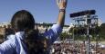 El líder de Podemos, Pablo Iglesias, saluda durante el mitin de cierre de campaña para las elecciones autonómicas y municipales del 24 de mayo, hoy en Madrid. EFE/Javier Lizon