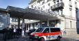 Una furgoneta policial a la puerta del hotel Baur au Lac de Zúrich. /REUTERS