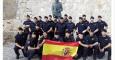 Agentes de Policía posan frente a la estatua de Franco en Melilla.- Redes sociales