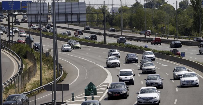 Vista del estado de la circulación en el kilómetro 14 de la A-1, sentido salida de Madrid, en el inicio de la operación salida. Las carreteras españolas soportarán en los meses de julio y agosto alrededor de 81,5 millones de desplazamientos de larga dista