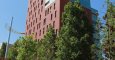 La FAVB y los inquilinos de cuatro bloques de pisos de alquiler social gestionados por una filial de Azora reclaman que los inmuebles vuelvan a estar bajo control público / M.F