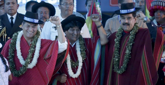 Los presidentes de Ecuador, Rafael Correa, Bolivia, Evo Morales, y Venezuela, Nicolás Maduro, en la clausura de la II Conferencia Mundial de los Pueblos sobre el Cambio Climático. - REUTERS