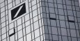 El logo de Deutsche Bank en el rascacielos de Fráncfort donde tiene su sede el banco alemán. REUTERS/Kai Pfaffenbach