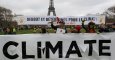 Protestas frente a la Torre Eiffel en el día final de la Cumbre del Clima en París. REUTERS
