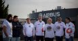 Siete de los acusados conocidos como 'Los Ochos de Airbus', a las puertas de la fábrica, en Getafe.-JAIRO VARGAS