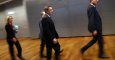 El presidente del BCE, Mario Draghi, con sus colaboradores, camino de la mensual rueda de prensa tras la reunión del Consejo de Gobierno de la entidad, en Fráncfort. REUTERS/Kai Pfaffenbach