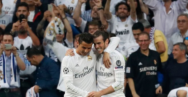 Cristiano y Bale celebran el gol del galés al Manchester City. Reuters / Juan Medina